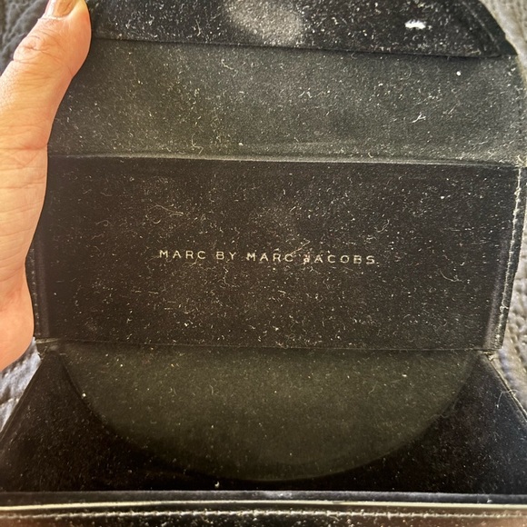 Marc By Marc Jacobs Black Patent Leather Sunglasses Case - Picture 8 of 8